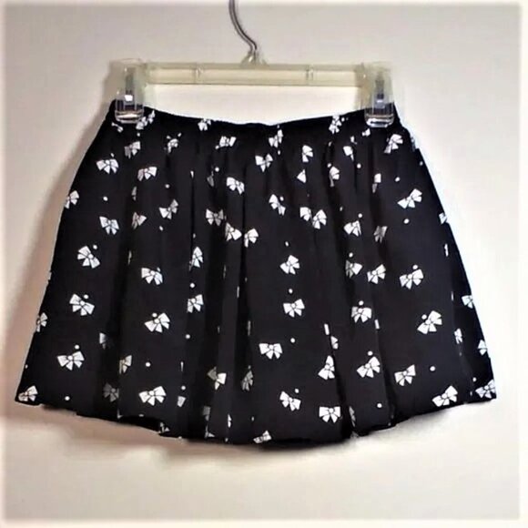 Forever 21 Black and White Skirt with Under Shorts- Size: S - Picture 1 of 17
